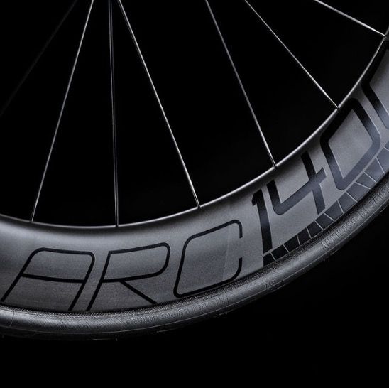 11 Aeroad CF SL Disc 8.0 Di2_02